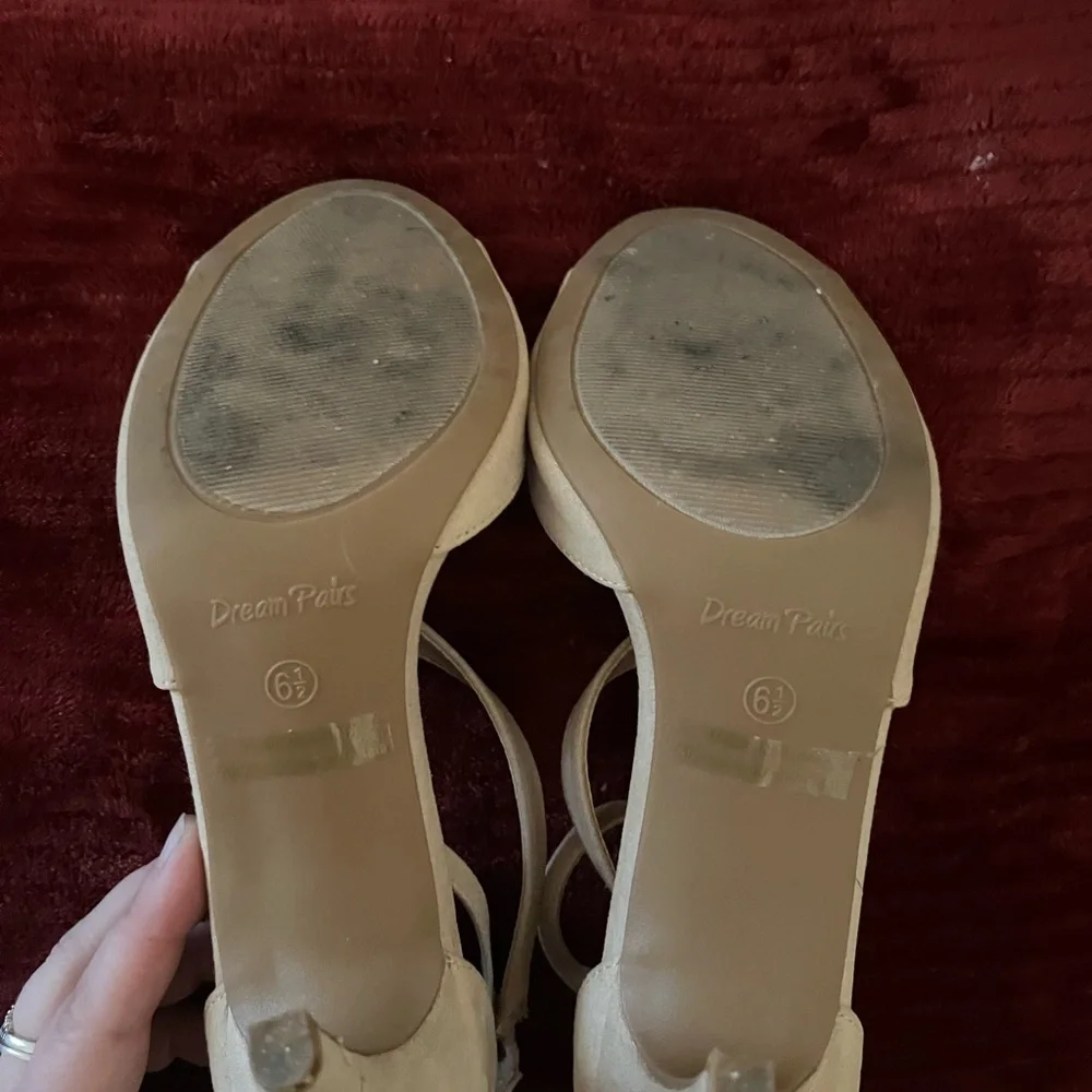 Dream Pairs Women's Tan Heels- Hardly Used still in good condition.